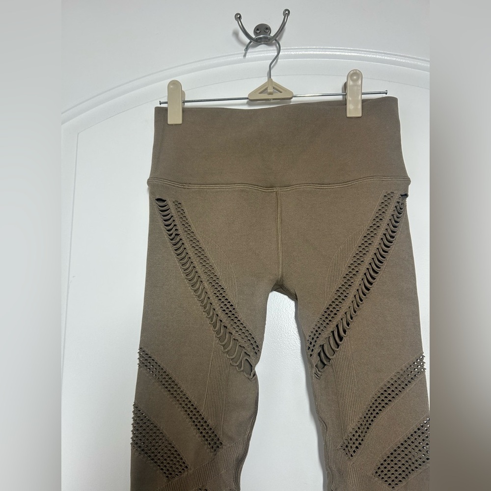 Alo Yoga Seamless Radiance Brown Mesh Tan Leggings size XS athleisure workout - Picture 4 of 13